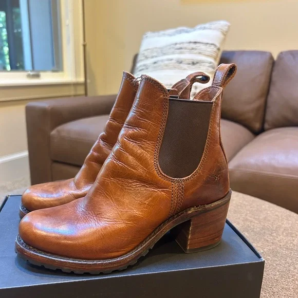 Frye Sabrina Chelsea Booties - Picture 3 of 8